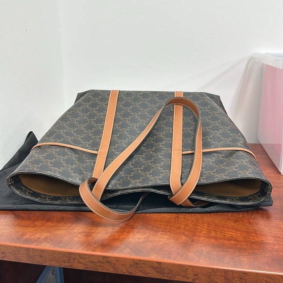 Celine Medium Cabas - Picture 6 of 14